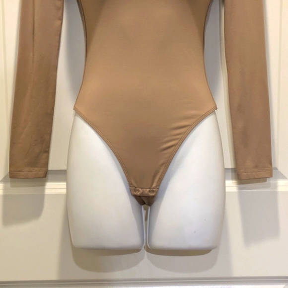 EUC Babaton XS Tan Stretch Long Sleeve Bodysuit - Picture 3 of 7